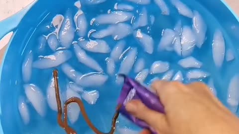 heating plastic, what a brilliant idea.mp4