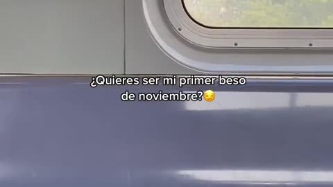 Quieres ser mi primer beso de noviembre?