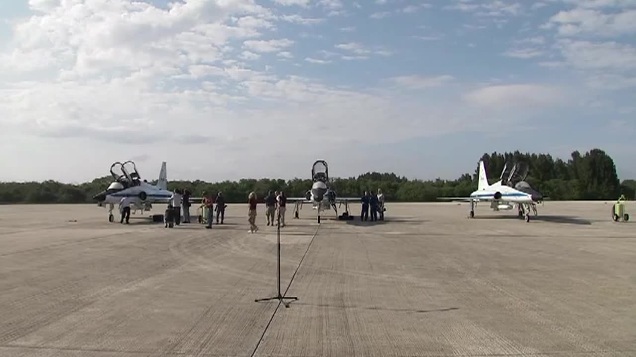 Shuttle Endeavour Crew at KSC for Final Tests