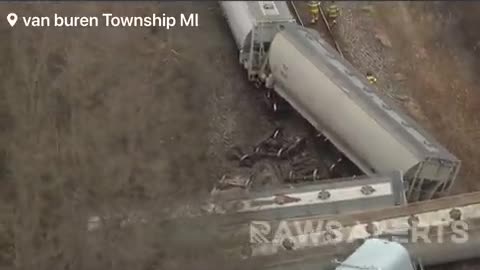 #BREAKING: Multiple authorities are responding to a massive train derailment outside of Detroit