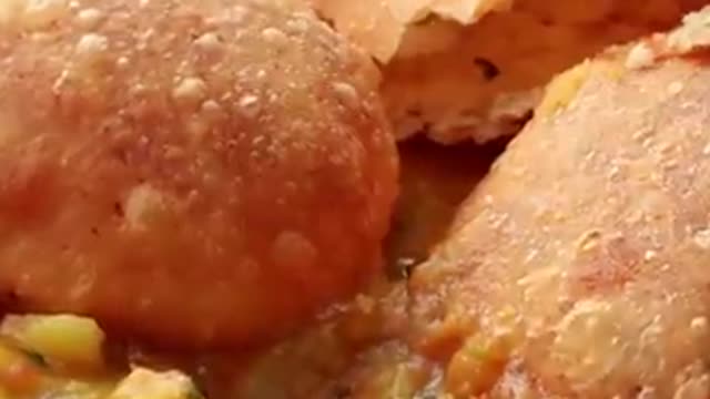 Crispy Hing Kachori With Aloor Jhol Recipe