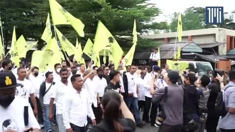 Ragam penamaan calon, sahabat lama Azmin dan Amir 'berpelukan' di Gombak