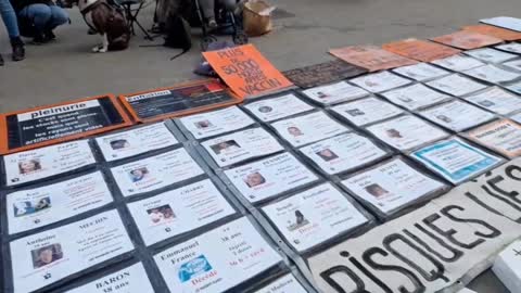 Les Masques Blancs Lyon Sitting morts apres injection avec images effets indesirables le 5 nov 2022