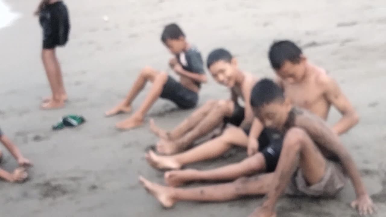 Catching Fish 4 (Tarek Pukat) in Aceh