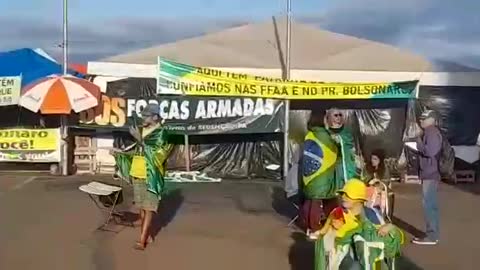 AGENTES DO GDF SÃO EXPULSOS DO QUARTEL DO EXÉRCITO BRASÍLIA 29-12-2022 (0)