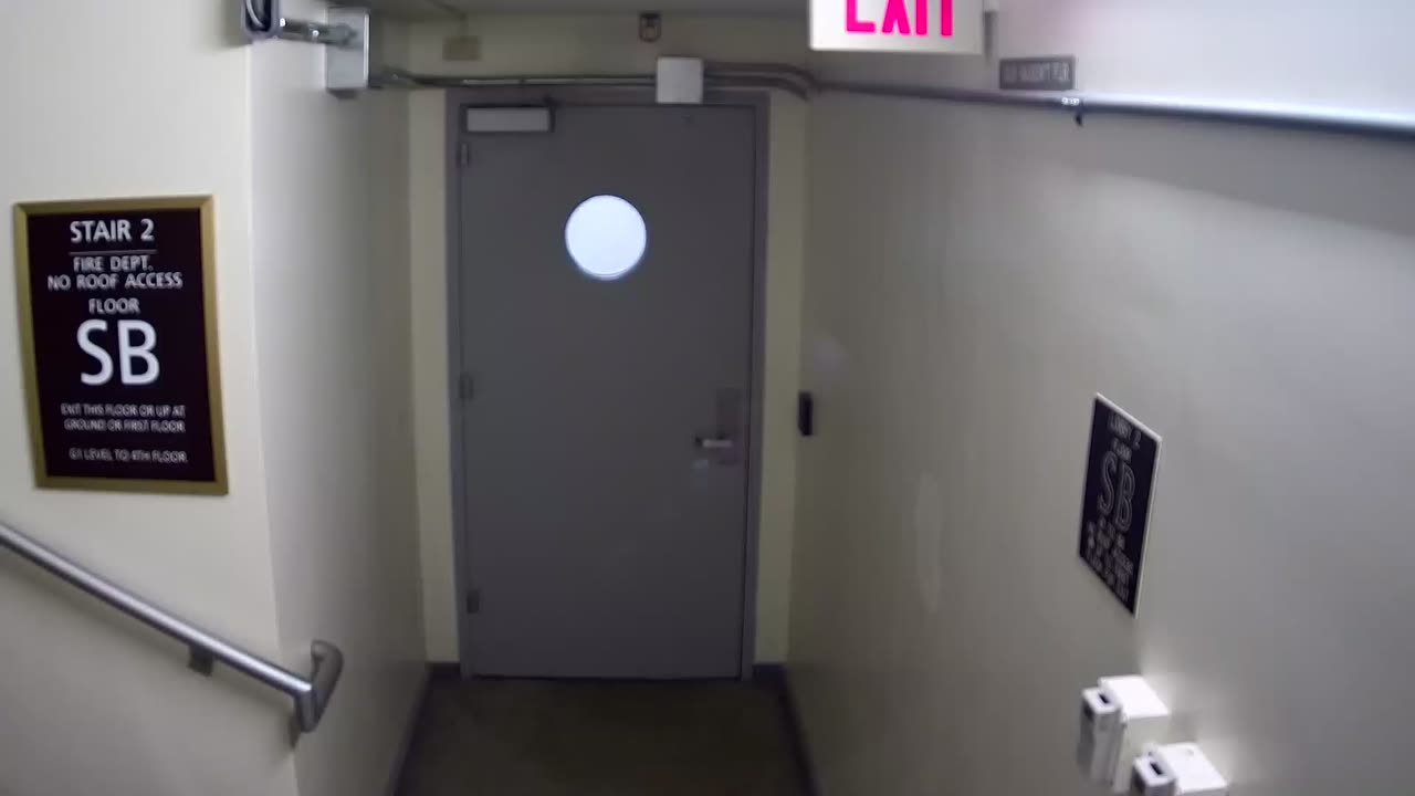 6160RHOBSBRSBST2StairwaySide_2021-01-06_22h00min00s950ms.mp4