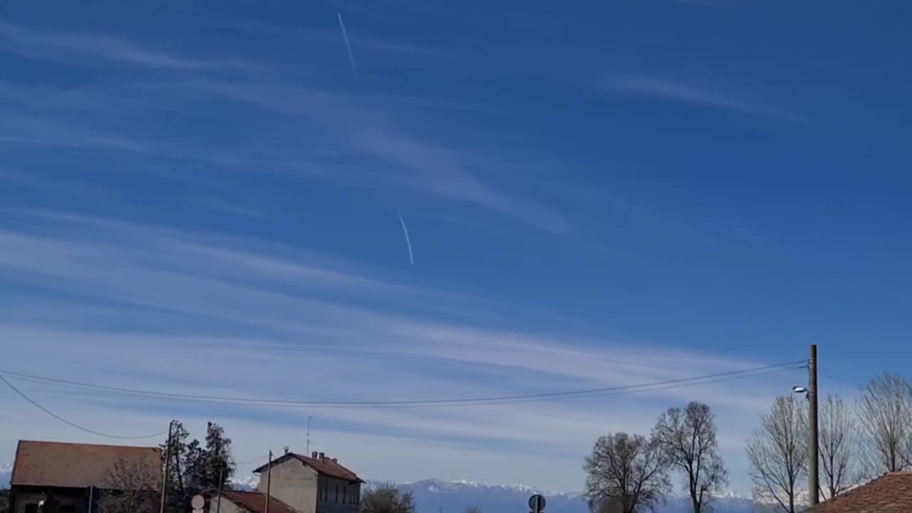 ITALIA, GEOINGEGNERIA: 15/3/2023 pianura padana Scie Chimiche Peste Bianca