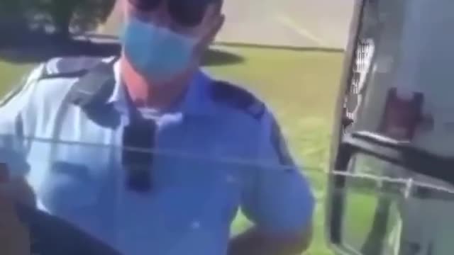 Australian Police Pull Over Truck Because Driver and Passenger Were Wearing Mask Below Chin