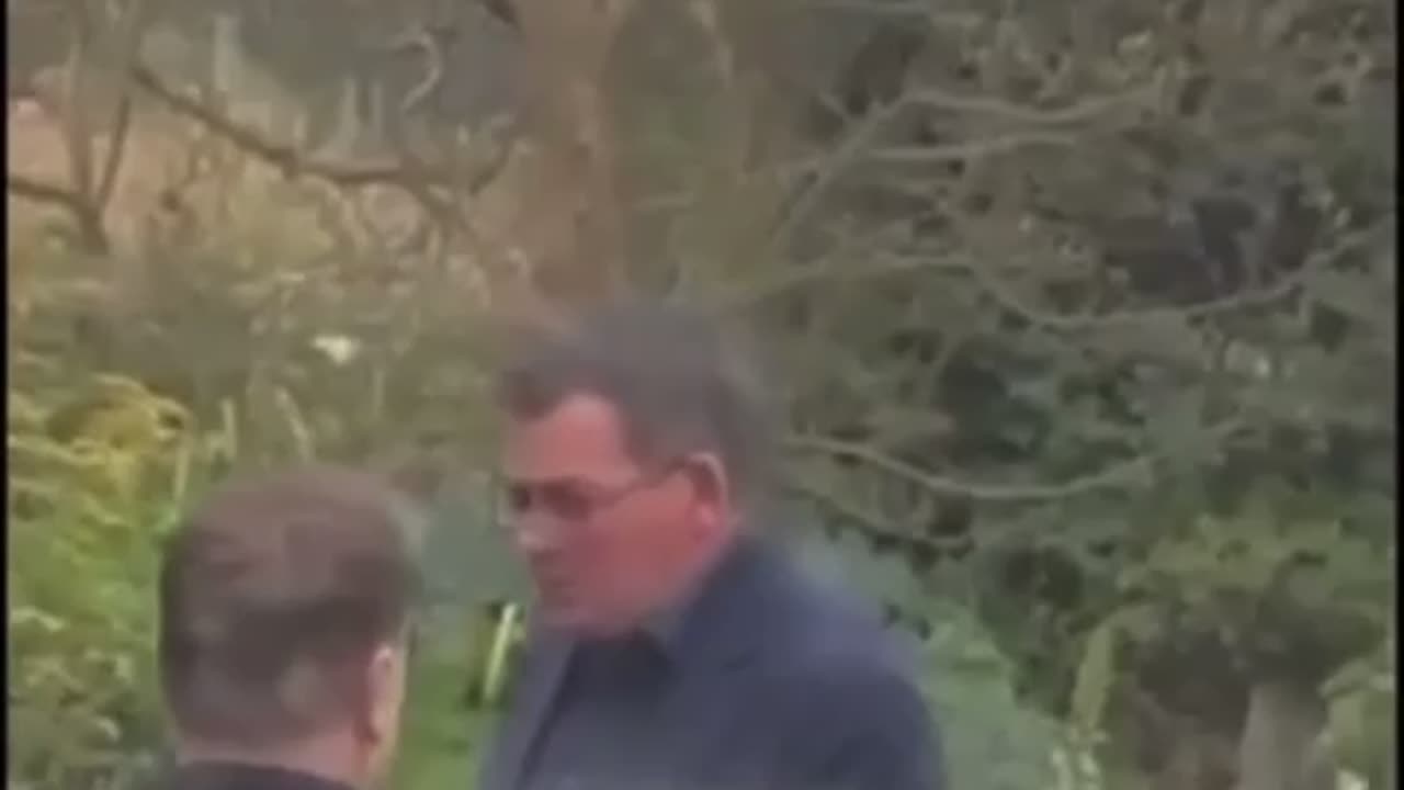 Video of Mr 36% of the primary vote having a fag, an exclusive by the Herald Scum, for the Normies