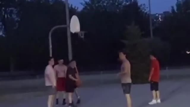 Shestartedcommentatingthispickupgameoutofnowhere#basketball#pickup#hoops#funny