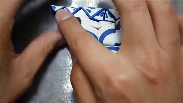 Complete and easy to learn to make small bowls out of soft clay. Part IX.