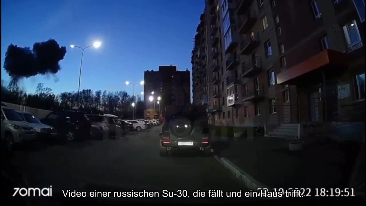 Video einer russischen Su-30, die fällt und ein Haus trifft.