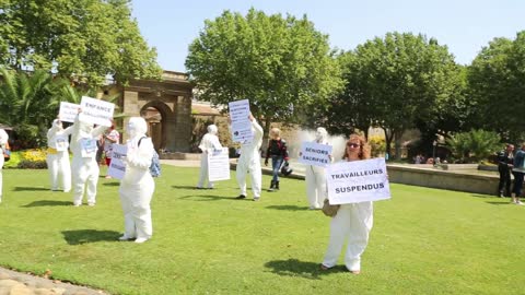 Les Masques Blancs Carcassonne Action Pancartes le 18 juin