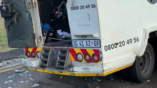 Mense loot money from blown up cash van after robbery and shoot-out