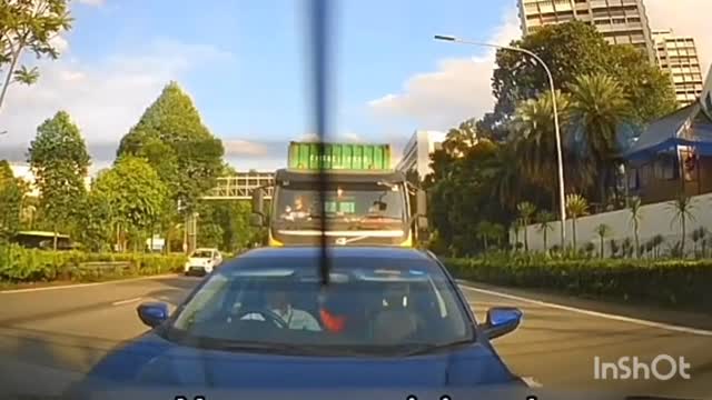 Dashcam. Idiots in Cars.