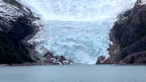 Ferrybox explores Chile's cold southern seas