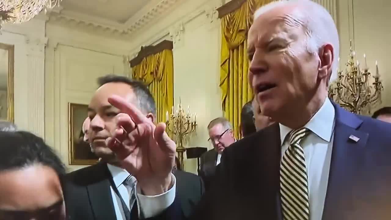 Biden calls Putin a "war criminal"