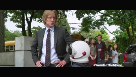 Official TV Spot - “Looking Sharp” – Julia Roberts, Owen Wilson