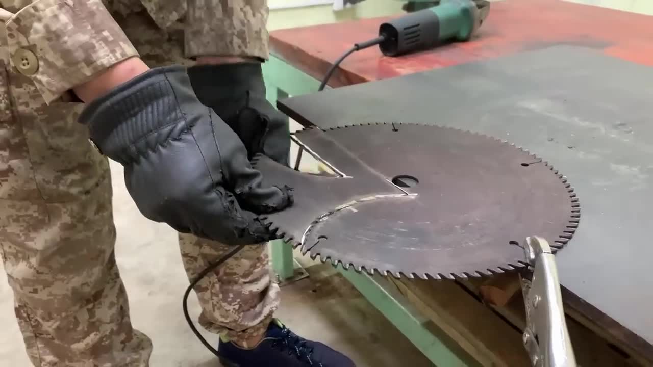 My Forge - Broken Saw Blade / Beautiful Ax Maker