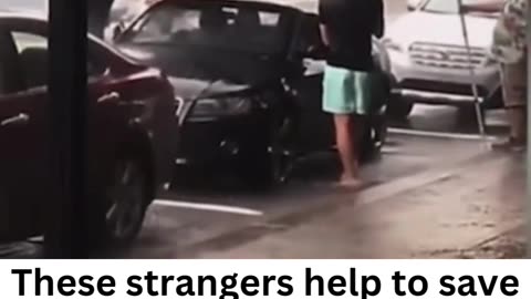 Strangers save a convertible! 😍🚗⛈️