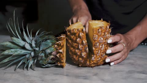 HOW TO CUT A PINEAPPLE | Clean & Delicious