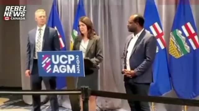 Alberta welcomes back government employees and apologizes