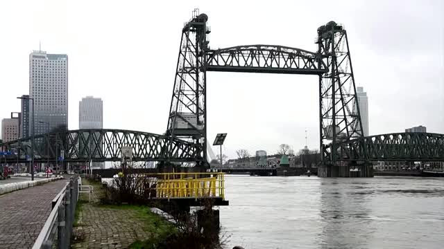 Opposition grows in Rotterdam over bridge dismantling