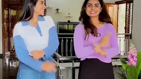 Dance karti ladkiyan