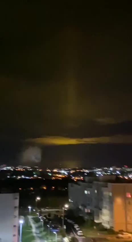 Publiczność Biełgorodu (RF) publikuje zdjęcia i filmy przedstawiające „niezrozumiałą poświatę”