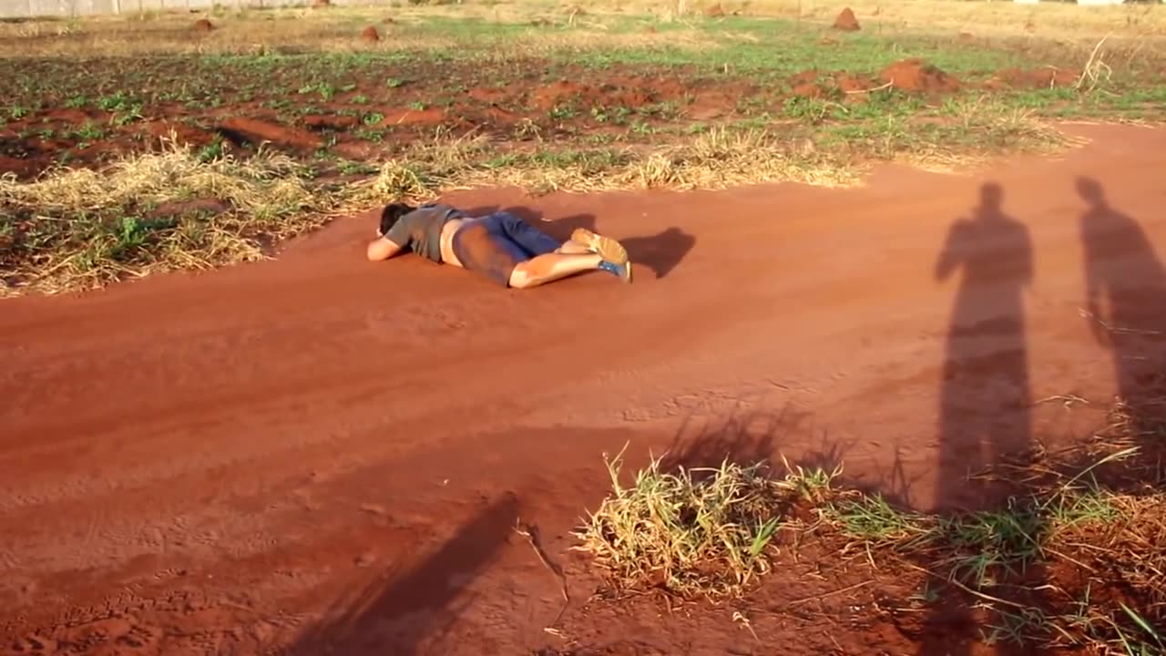 Pulando de carro em movimento #RT