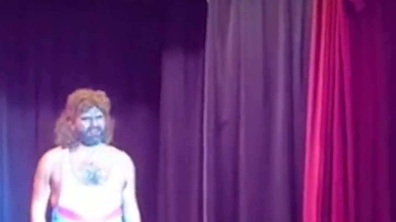 Trans Dudę mocks Islam while doing striptease