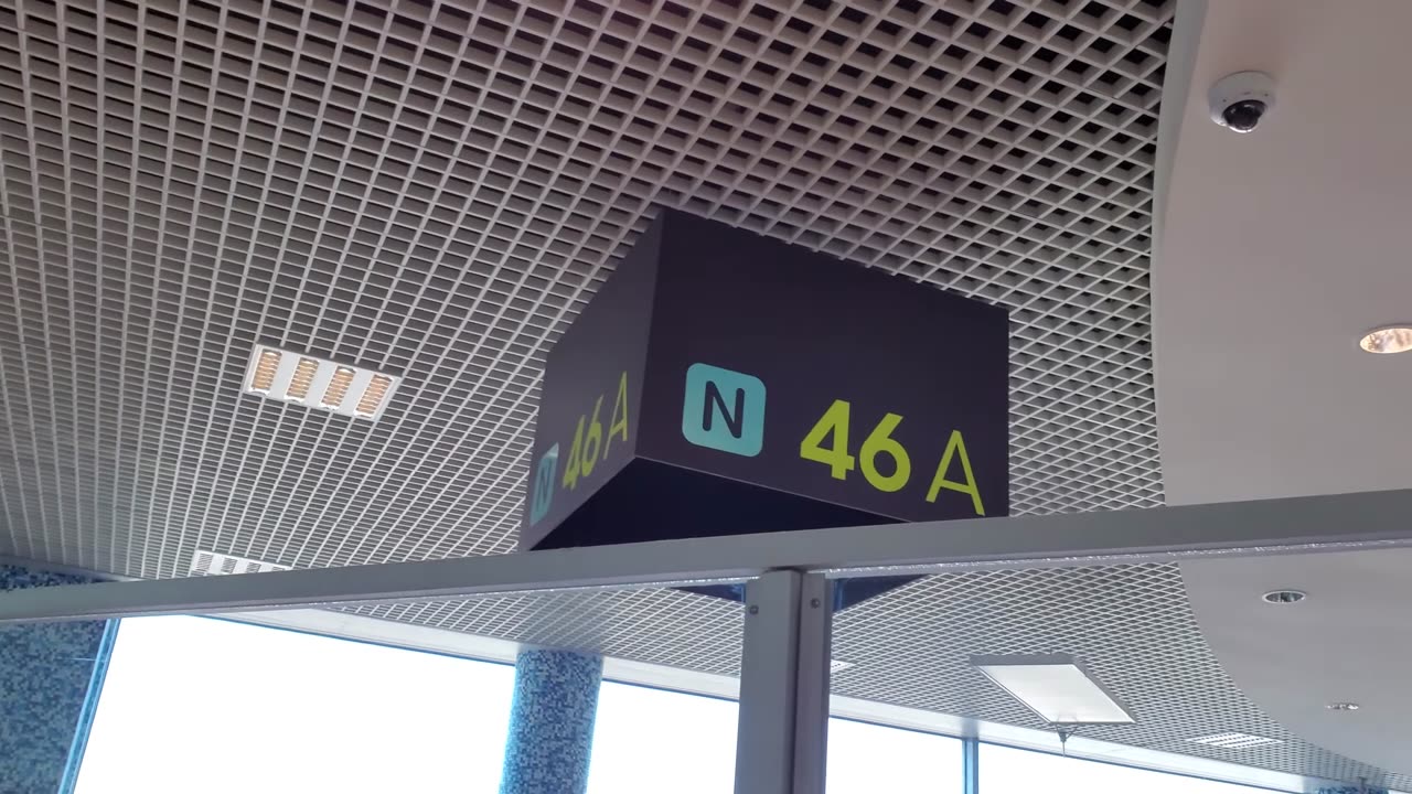 PUERTA DE ABORDAJE, AEROPUERTO DE LISBOA, PORTUGAL [Febrero 3, 2023]