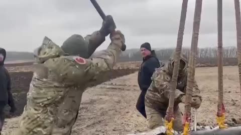 Ukrainians Remove Warhead from Failed Russian Cruise Missile