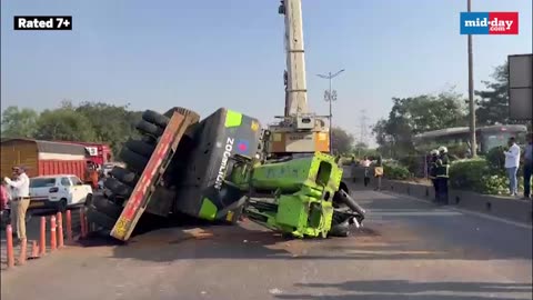 Mumbai_ Traffic stalled, Motorcyclist injured after crane falls on Eastern Expressway