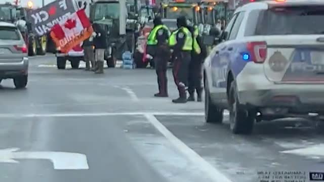 Meanwhile in at the Seaway International Bridge in Cornwall, Ontario another border shutdown