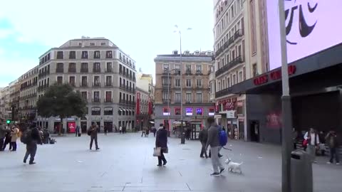 Cristiano Ronaldo surprises a kid on Madrid's street (FULL VIDEO)