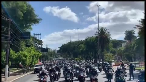 Verificado A maior motociata do Brasil - ou do mundo? Aguardando os outros sairem as ruas. Bolsonaro