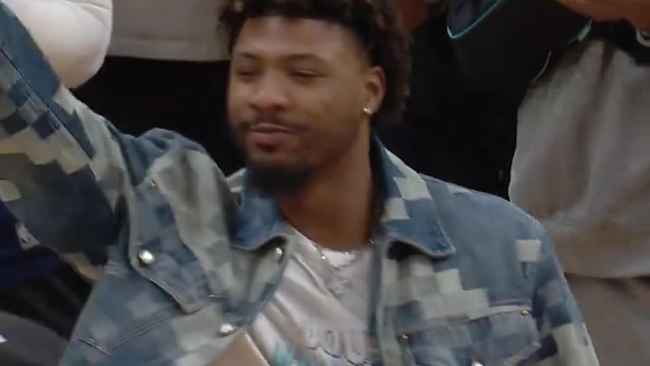 NBA - Marcus Smart received an ovation from Celtics fans in his return to Boston