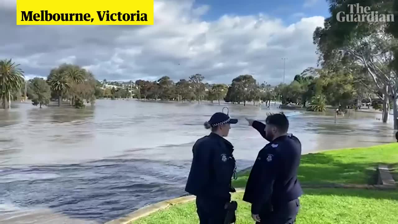 Australia floods: thousands ordered to evacuate as floods hit Victoria and Tasmania