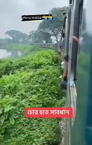 Man tried to steal phone from a moving train…and nearly succeeds 🫠