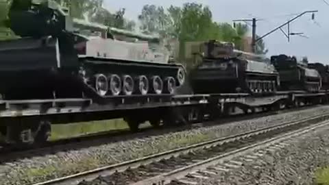 Vícenásobný raketomet Uragan a 152mm SAU Hyacinth z Irkutské oblasti na Ukrajinu