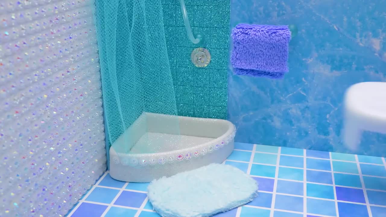 Building A Magical Mini Apartment For Queen Elsa ❄️