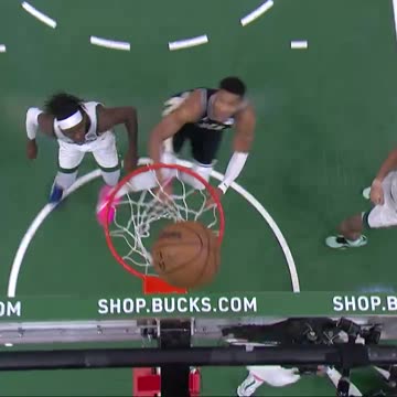 NBA - Dame slithers his way to the cup as the Bucks put up 75 PTS in the 1H
