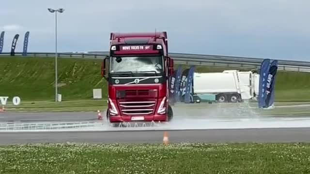 Just a few seconds, I fell in love with the flathead truck