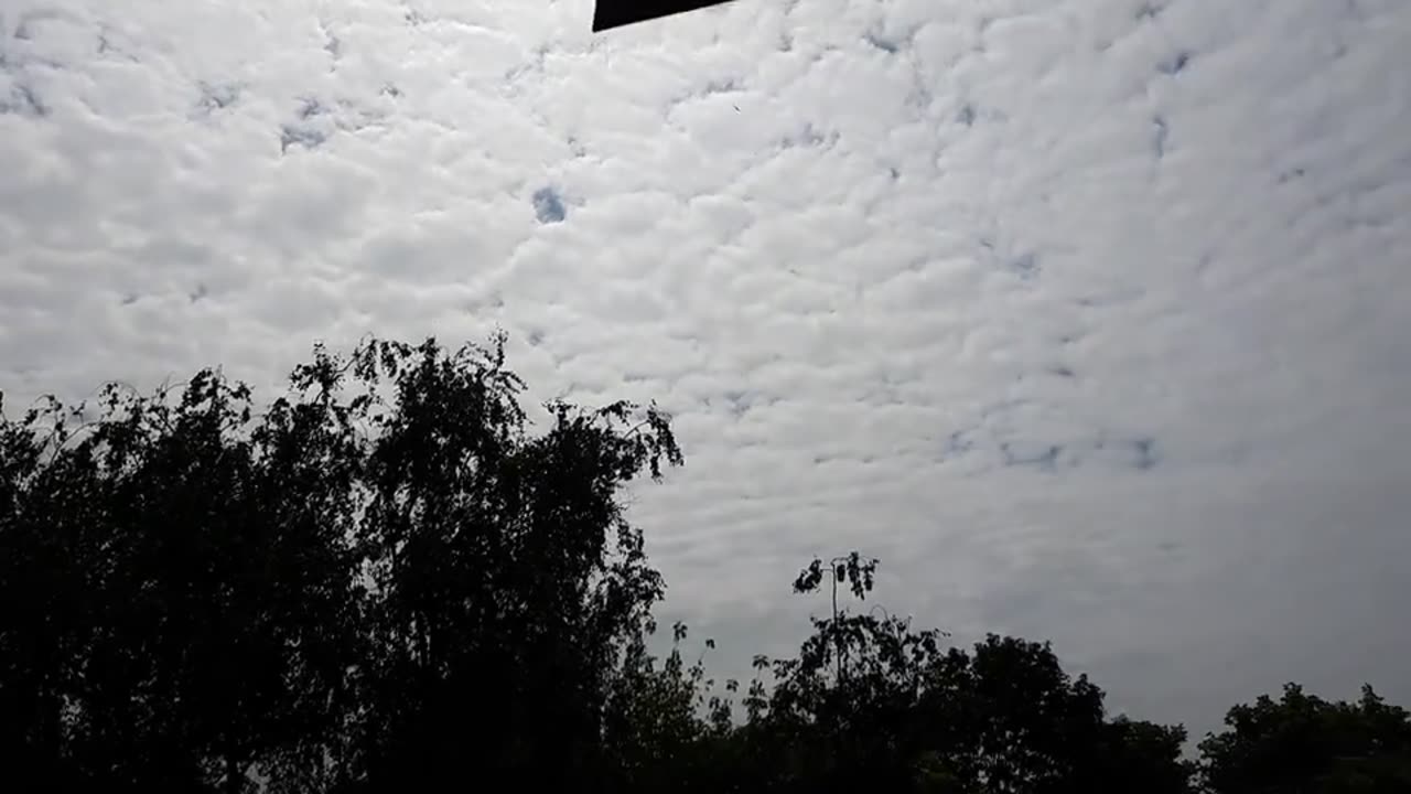 Himmel in Berlin am 25.06.2023 um 11:25 Uhr