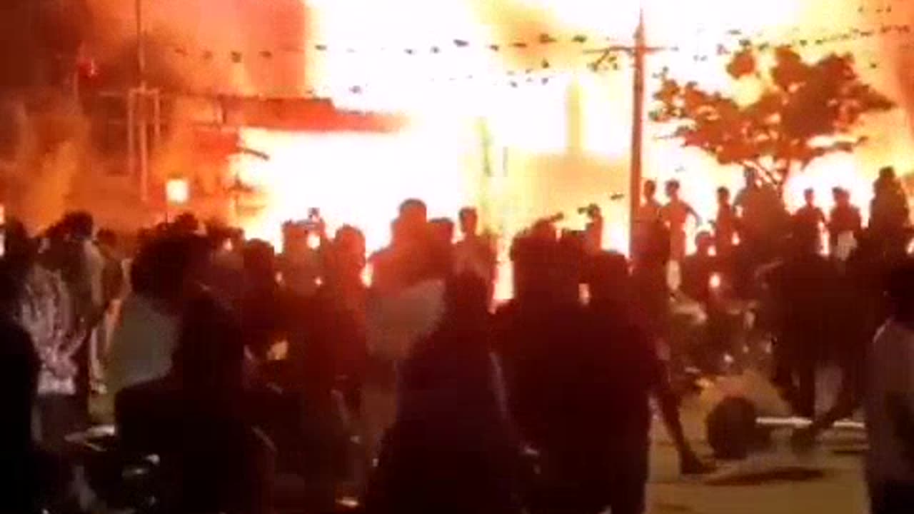 Tense situation in Shirvan in northern Iran. The state-owned Saderat Bank was set on fire.