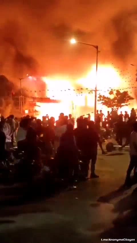 Tense situation in Shirvan in northern Iran. The state-owned Saderat Bank was set on fire.