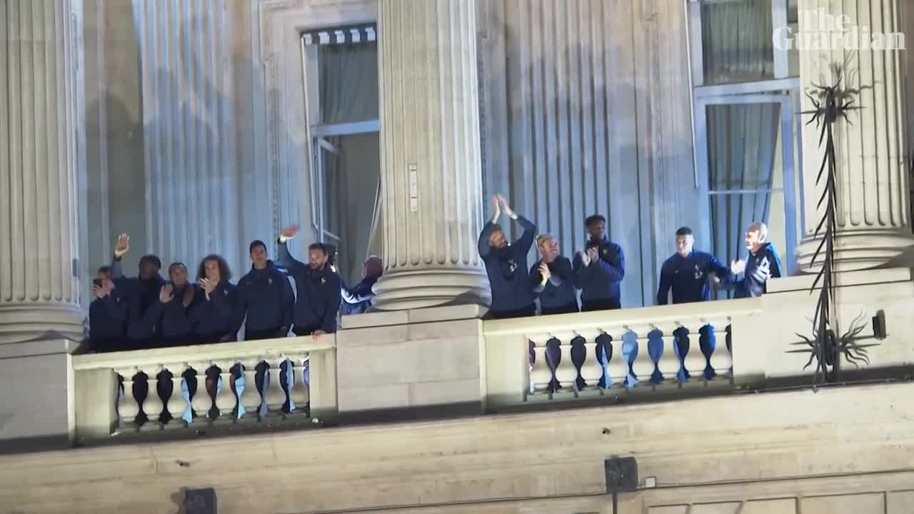 Thousands in Paris cheer arrival of France football team