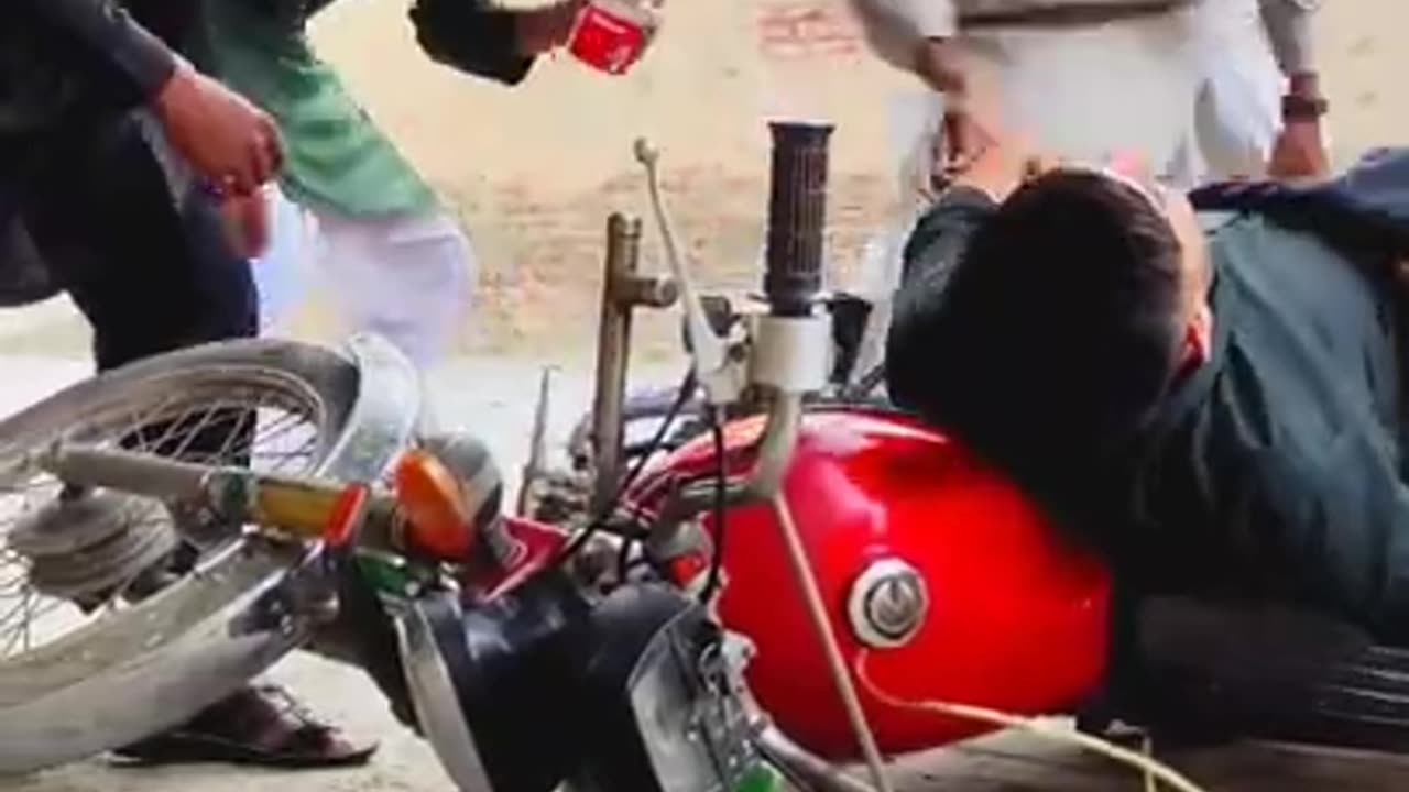 Petrol and Public | پٹرول یا جان؟| #shorts #shortvideo #vibes4fun #petrol