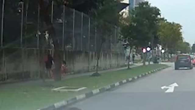 Man jumps in front of carin Serangoon 5